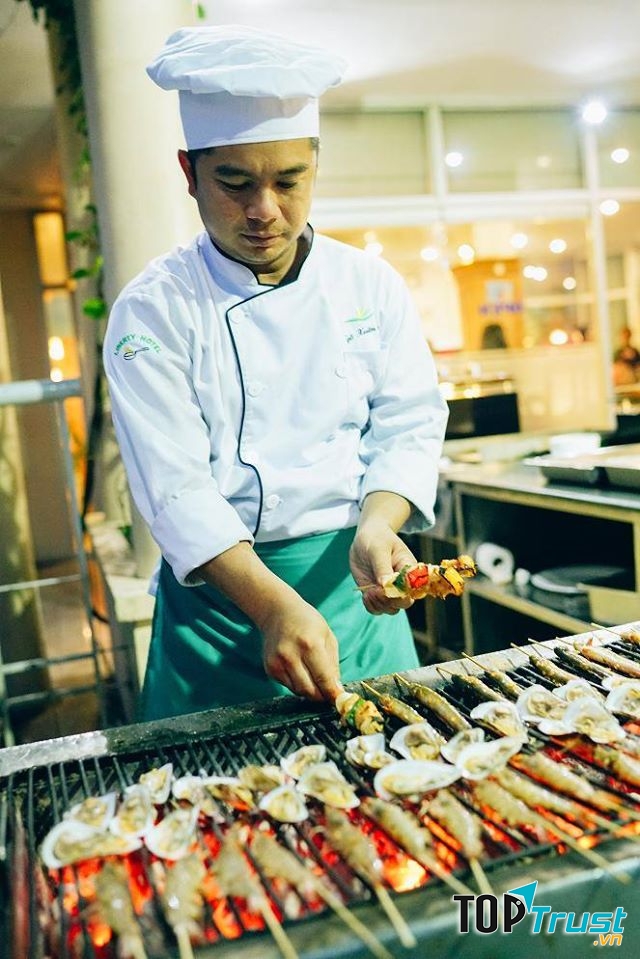 Đầu bếp tại nhà hàng