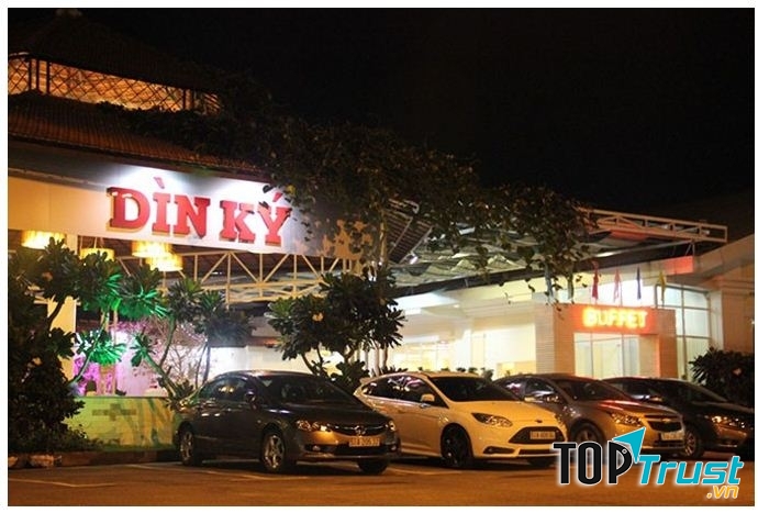 Vẻ đẹp liêu trai của nhà hàng Dìn Ký dưới ánh đèn