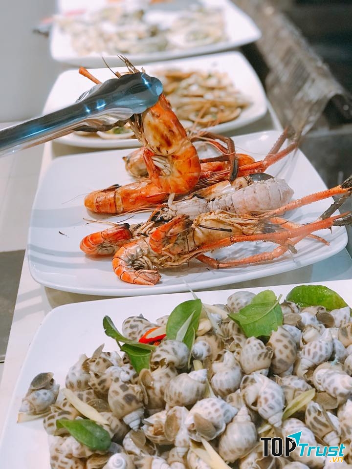 Buffet hấp dẫn tại nhà hàng