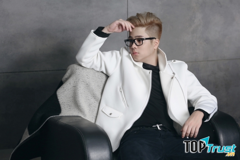 Ca sĩ Bùi Anh Tuấn