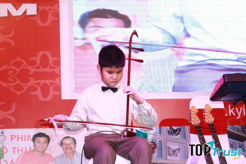 Bùi Ngọc Thịnh - Kỷ lục gia châu Á 12 tuổi chơi 7 nhạc cụ