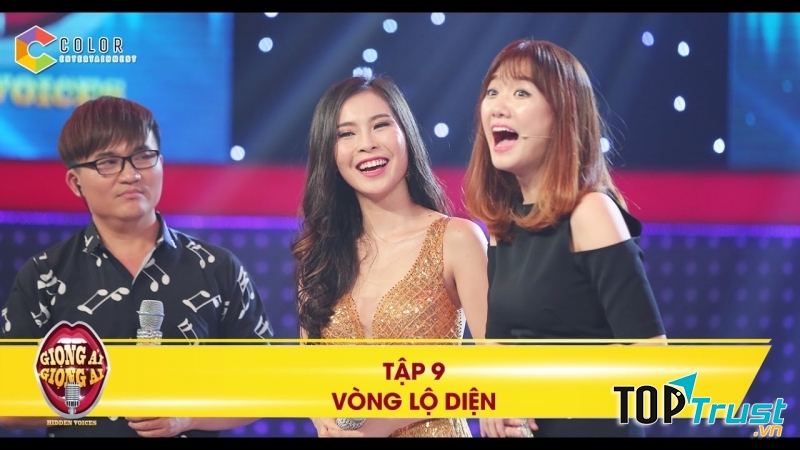 Hình ảnh Thúy Vi cùng MC và khách mời