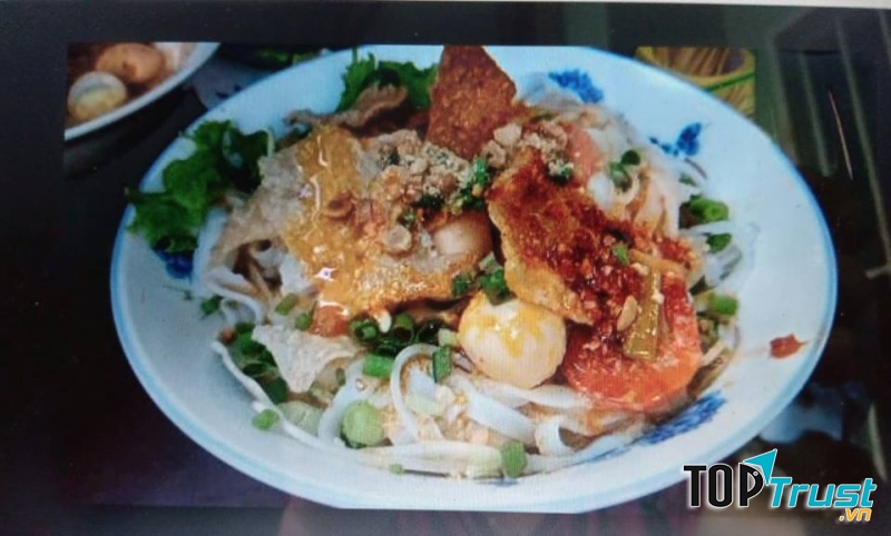 Mì Quảng tại quán