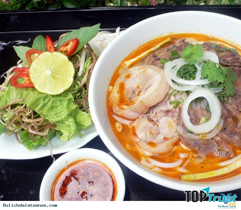 Bún bò ấp Ánh Sáng