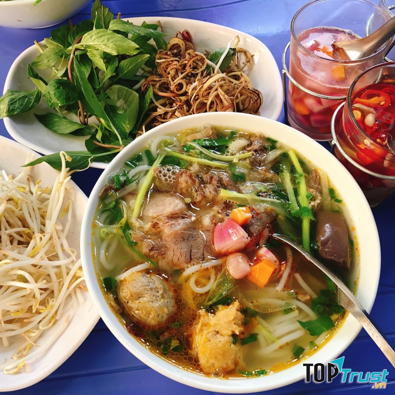 Bún bò bà Thủy