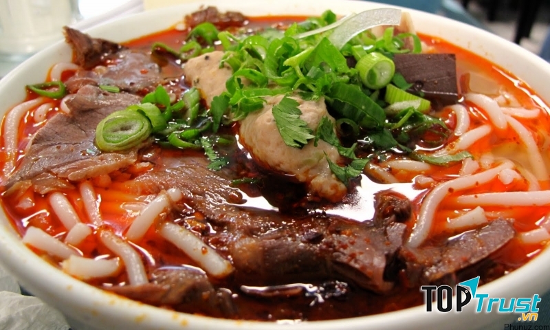Chỉ với 45.000đ bạn đã có một tô đầy đủ và 60.000đ cho một tô đặc biệt.
