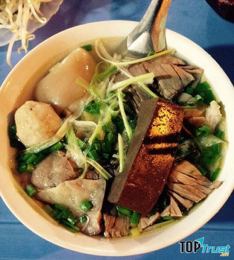 Bún bò Huế Bạch Mai