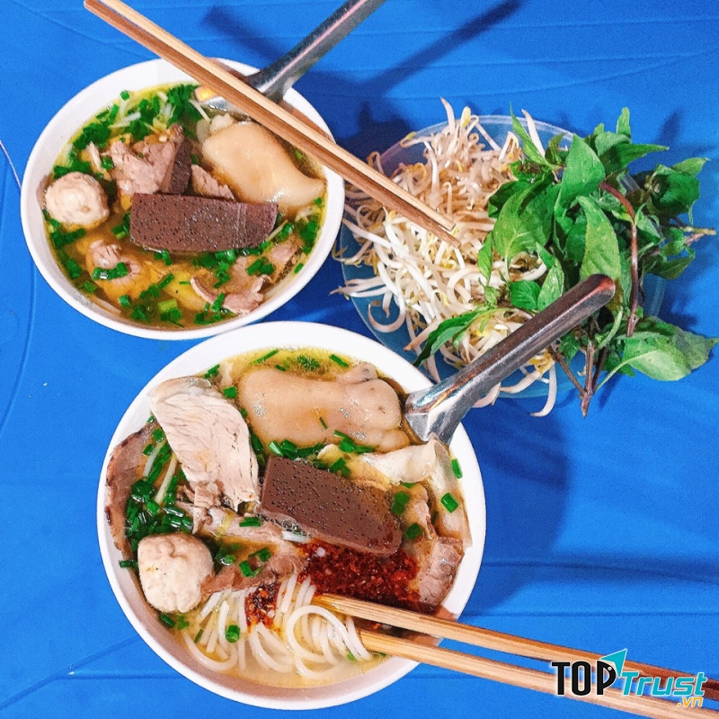 Bún bò Huế Bạch Mai