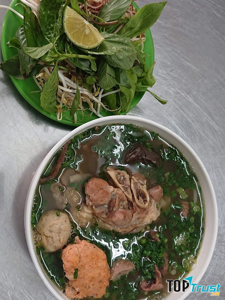 Bún bò huế số 9 Trần Khát Chân Hà Nội