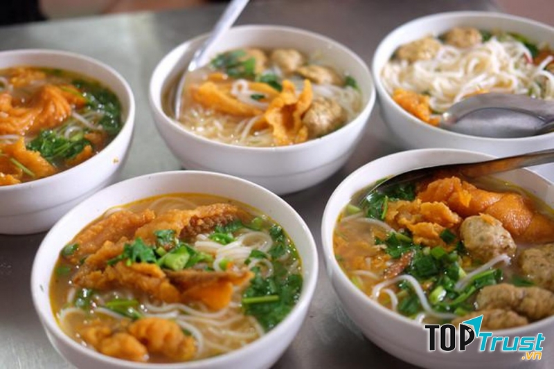 Lẩu Sumo - Bún Cá Cay Cổng Cảng