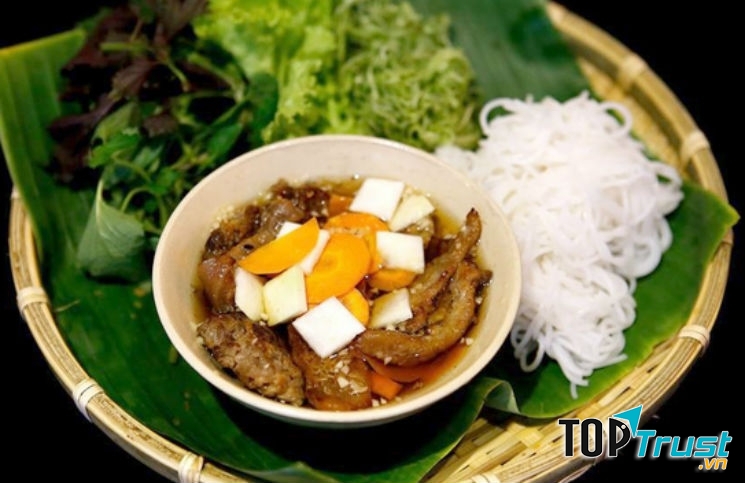 Bún chả với sự kết hợp hài hòa và đầy đủ dưỡng chất.