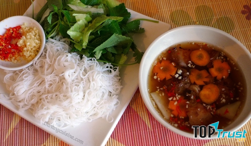 Một phần Bún Chả có giá tầm 30-50k