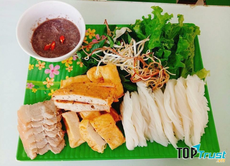 Món bún đậu hấp dẫn tại quán