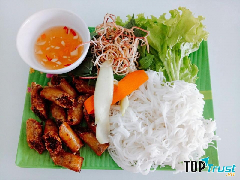 Bún Bà Chằn được khách hàng đánh giá rất cao bởi cách phục vụ bằng cả trái tim để mang lại cho thực khách món ăn ngon, an toàn.