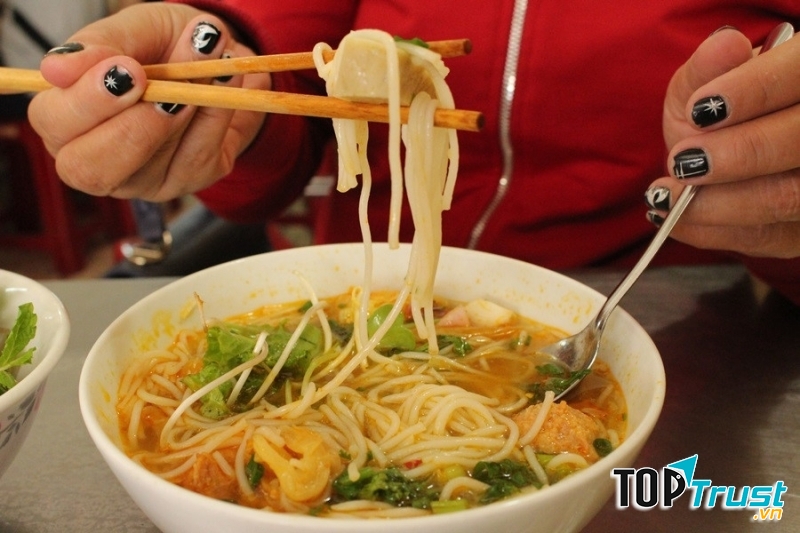 Bún giò heo chả cua 817 Tạ Quang Bửu