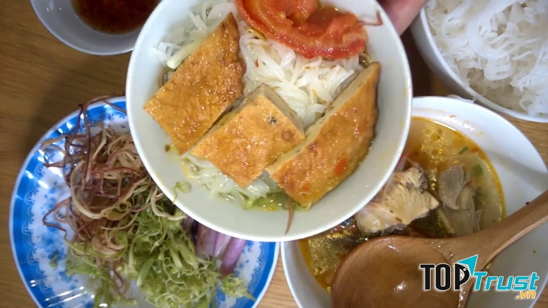 Bún chả cá Cô Sen