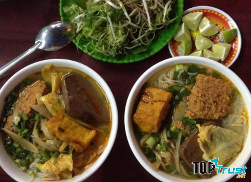 Bún chả cá riêu cua Mai Thúc Loan