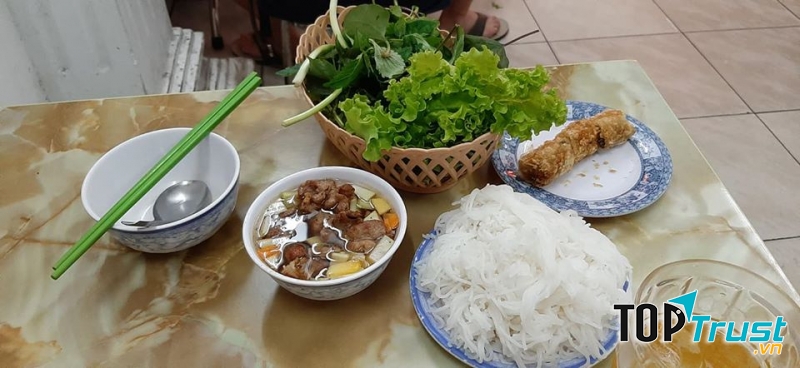 Đối với món ăn của địa chỉ này, được thực khách đánh giá là có hương vị thuần Bắc, rất thơm ngon