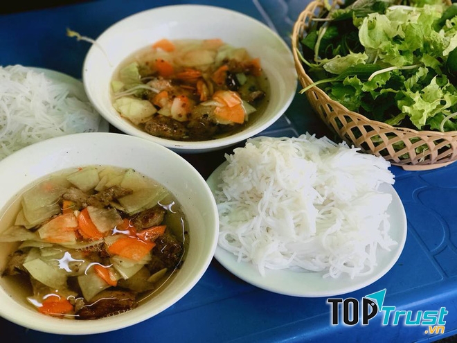 Được “liệt” vào hàng cực phẩm ẩm thực Hà thành không thể bỏ qua bún chả.