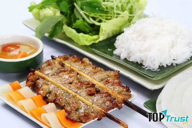 Bún chả ngõ 81 Lạc Long Quân