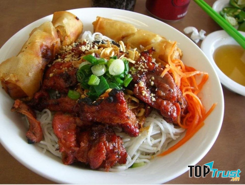 Bún chả ngõ 81 Lạc Long Quân