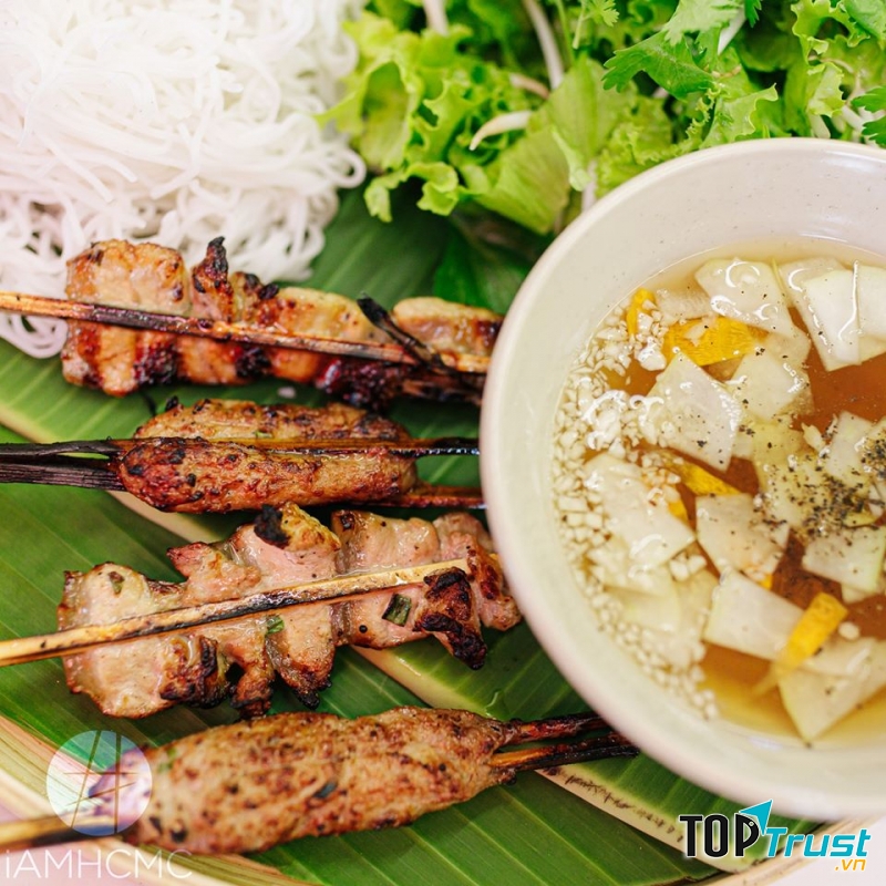 Quán Bún Chả Que Tre Phố Cổ