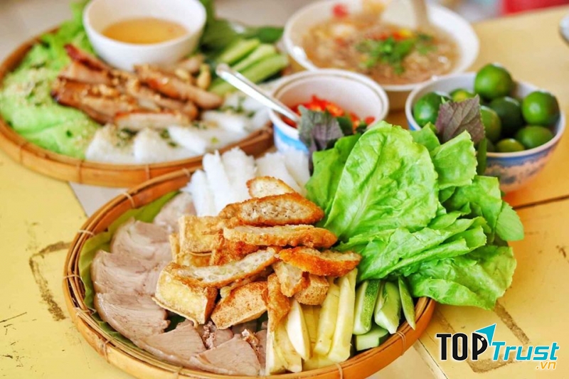 Miếng chả cốm dày, vàng ruộm