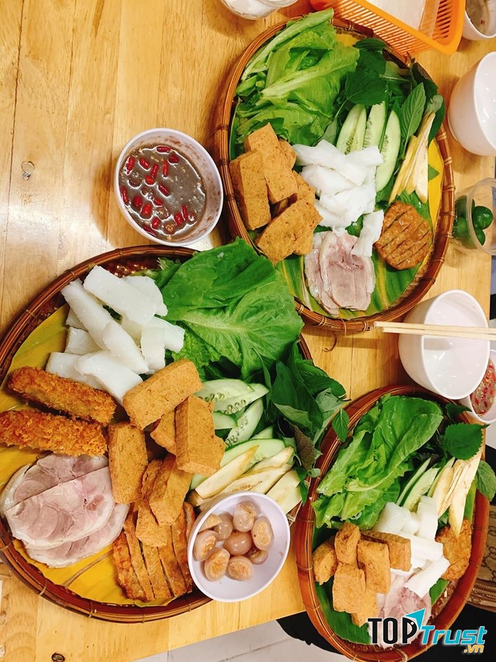 Thịt chân giò hơi ít nhưng miếng thịt nạc và mềm