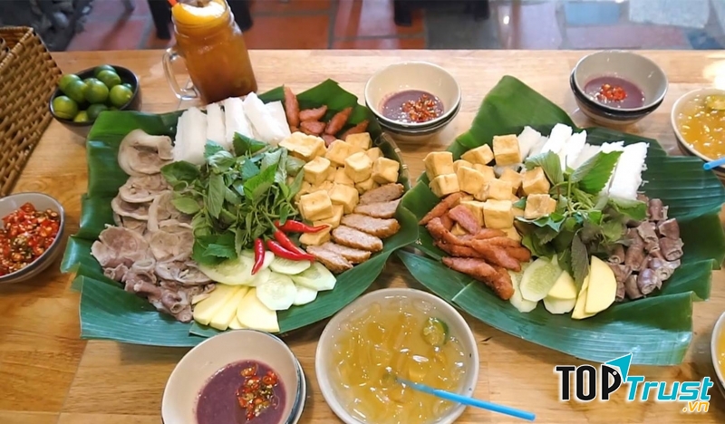 Tại đây, bún đậu ngon, giá lại mềm