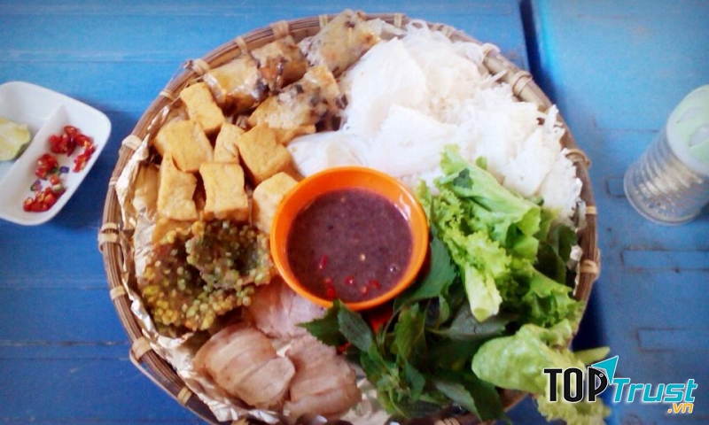 Món bún đậu hấp dẫn tại quán