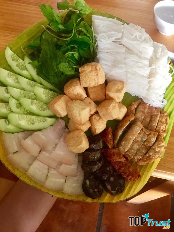 Bún đậu mắm tôm hấp dẫn tại tiệm