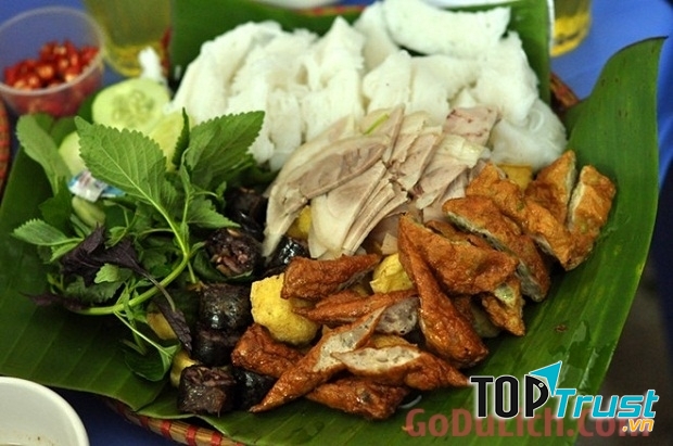 Bún đậu để trong lá chuối thể hiện sự dân giã của Bún đậu Trung Hương