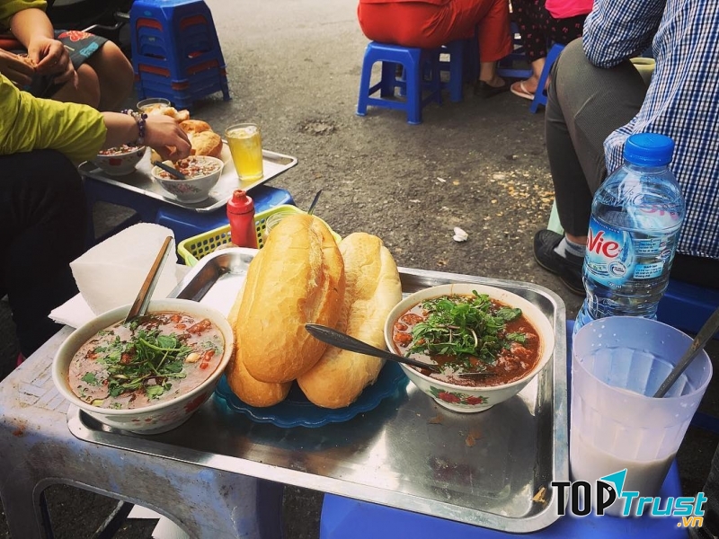 Bánh mì sốt vang Thụy Khuê
