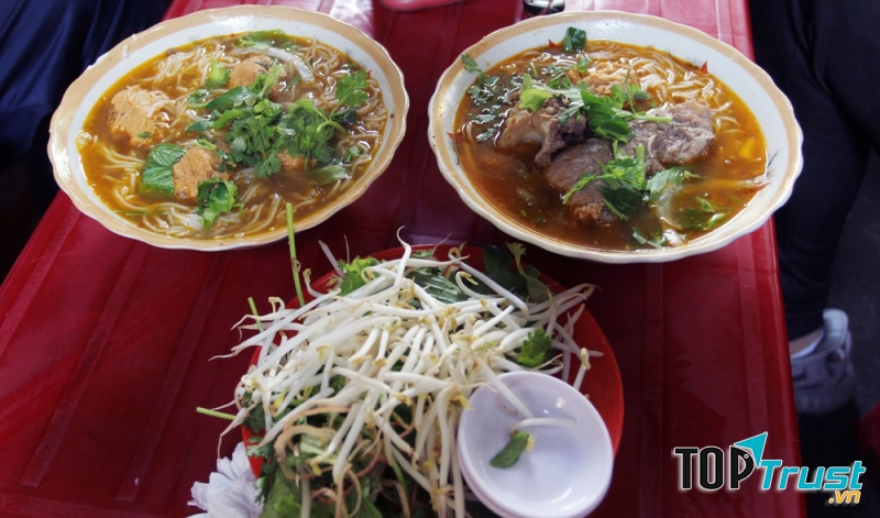 Bún giò heo chả cua 817 Tạ Quang Bửu