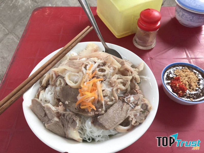 Bún lòng hẻm 276 Thống Nhất