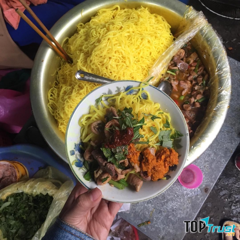 Bún lòng xào nghệ