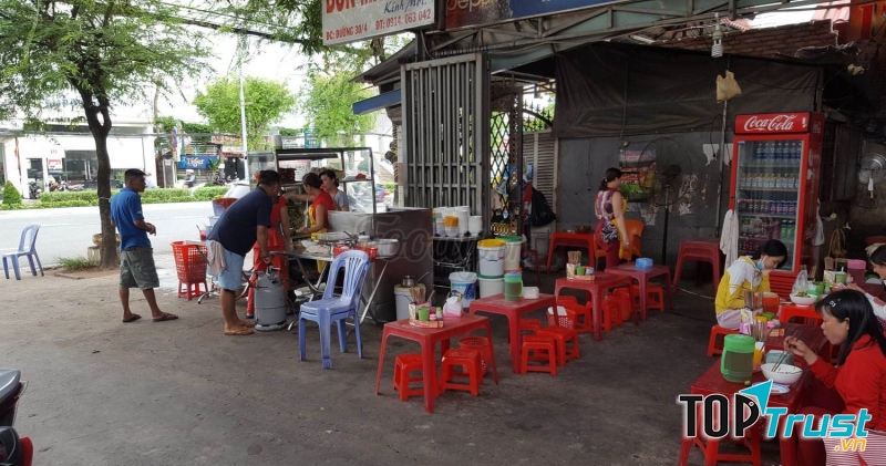 Không gian tại quán Bún mắm 173