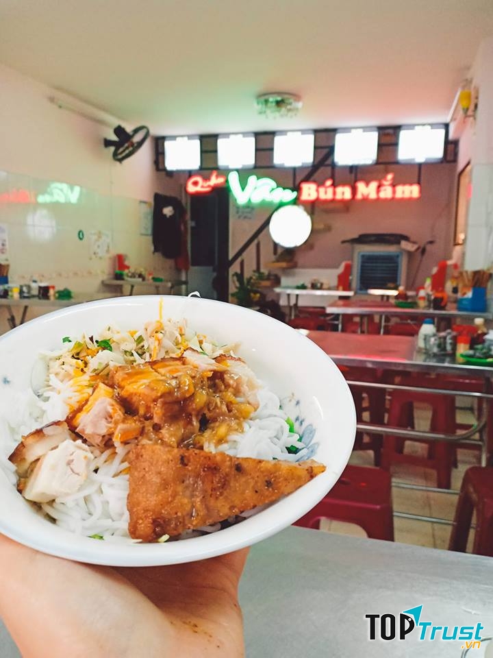 Tô bún mắn quán Vân