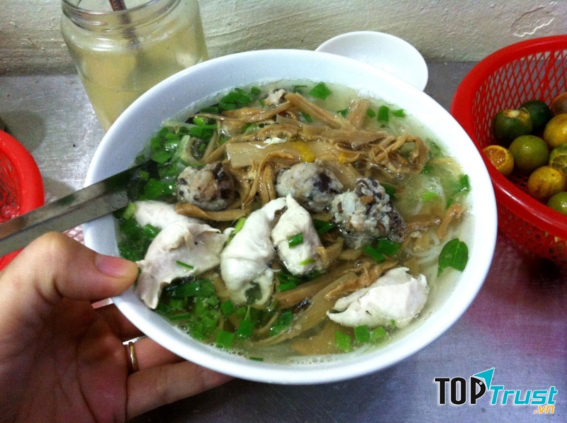 Bún mọc Hàng Lược.
