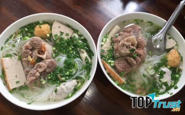 Bún mọc chả của quán