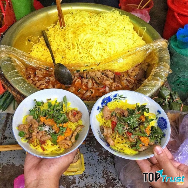 Bún nghệ chợ Đông Ba