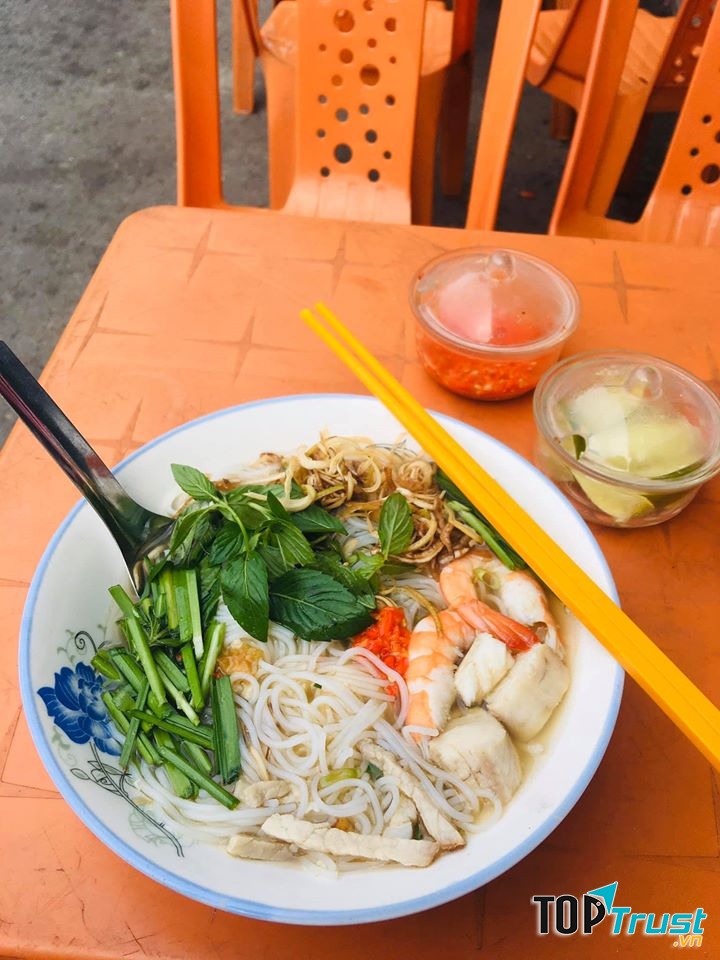 Bún nước lèo Xuân Thúy
