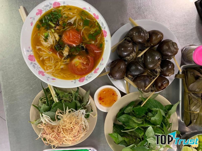 Bún ốc & Ốc nhồi thịt