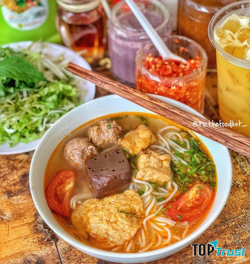 Bún riêu cô Lan