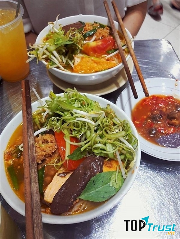 Tô bún riêu hấp dẫn thơm ngon