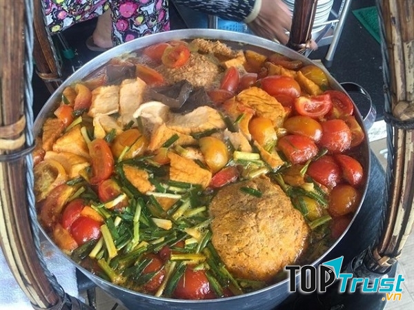 Nồi nước dùng bắt mắt