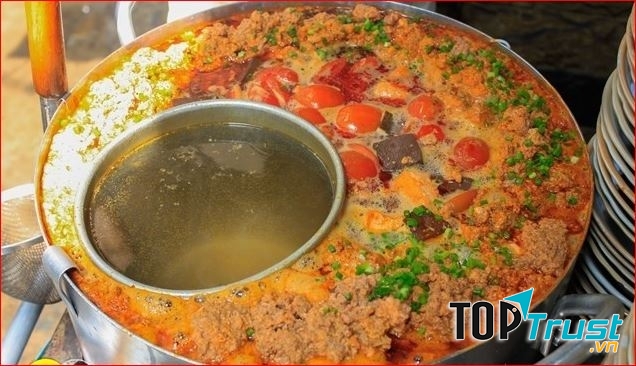 Nồi bún riêu hẻm Ông Tiên