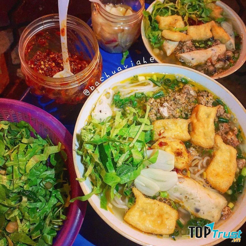 Bún riêu ốc gánh