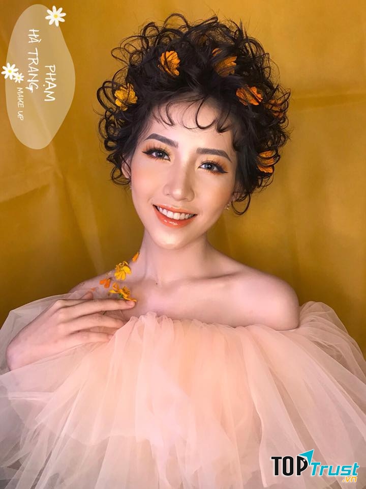 Phạm Hà Trang make up (Bun Studio)