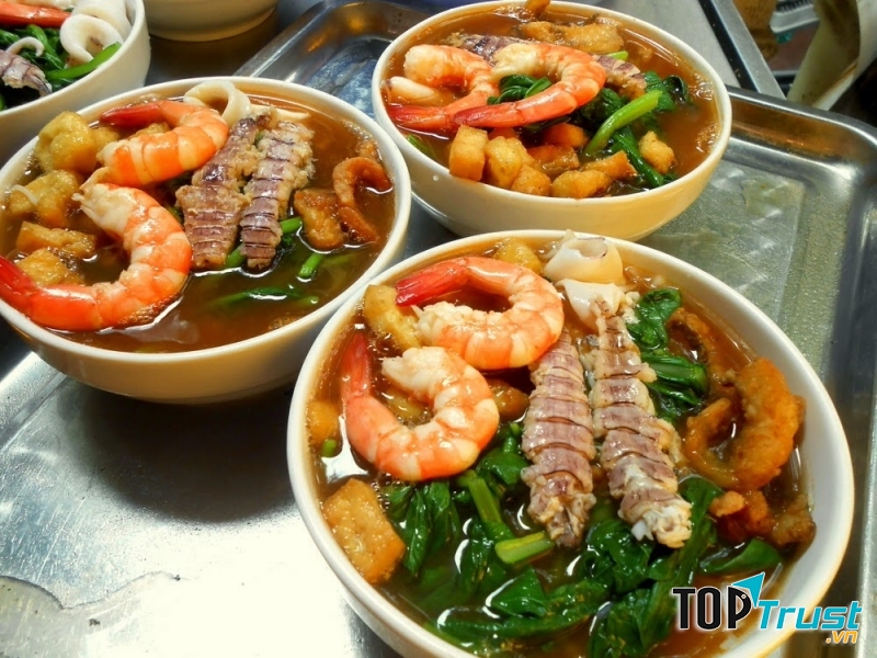 Bát bún Thái hải sản